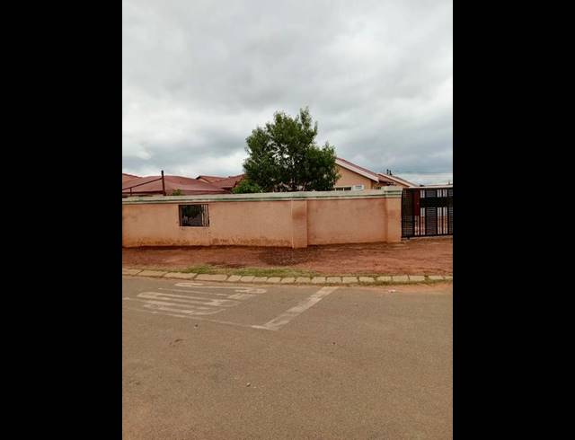 2 BEDROOM HOUSE FOR SALE IN PROTEA GLEN EXT